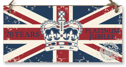The Plum Penguin Handmade Wooden Hanging Wall Plaque Celebrate 70 Years Queen's Platinum Jubilee 2022 Crown Decorative Memorabilia Street Party