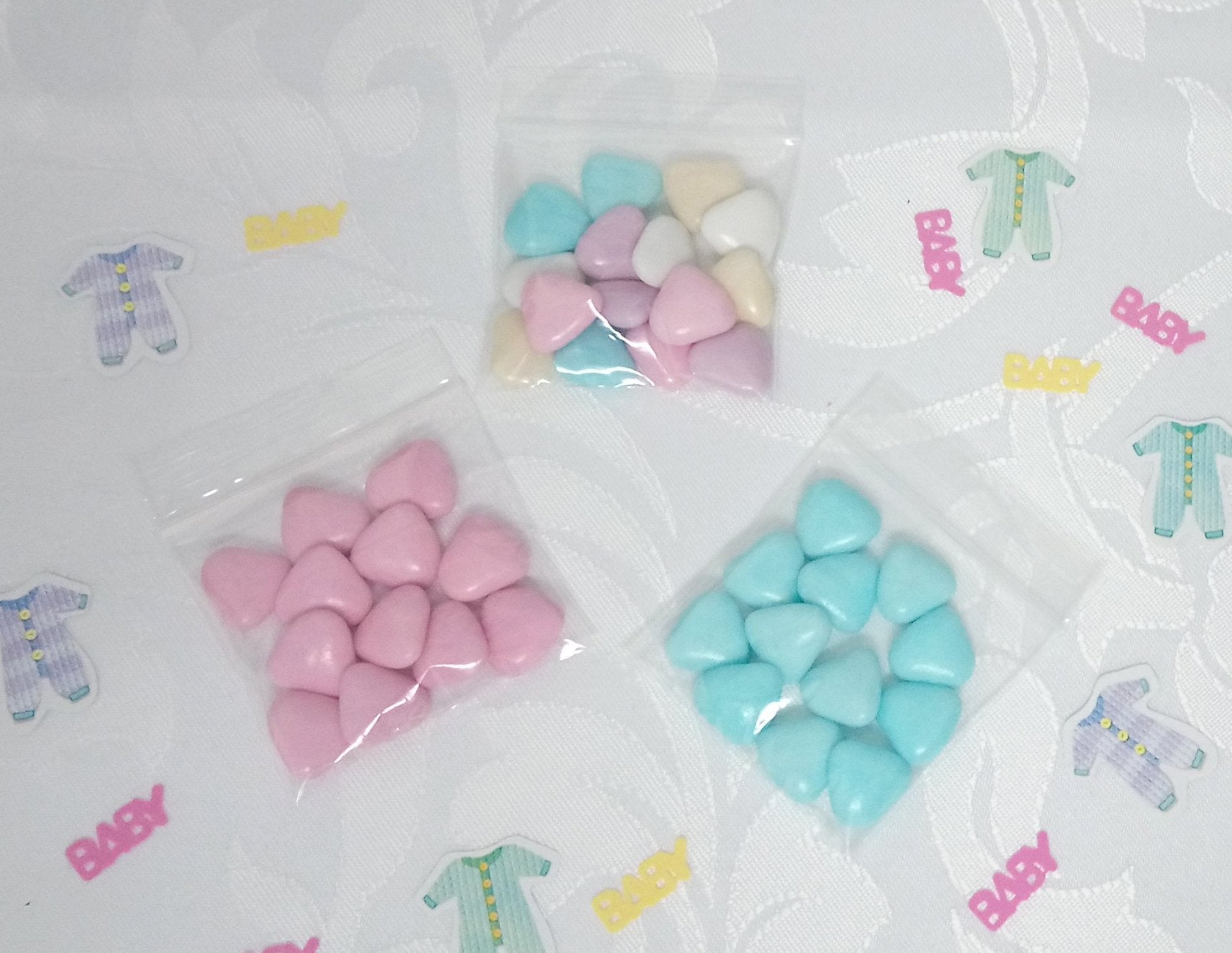 Gift In Can Personalised New Baby Gift Mini Heart Shaped Tins and Wooden Heart Shaped Plaque Gift Box Baby 1st Curl Tooth Birth Details for New Parents Newborn Keepsake (Contemporary Dotty)